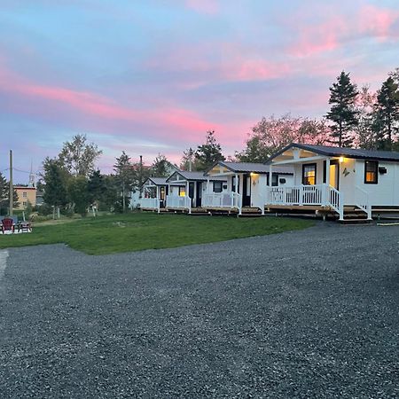 Les Chalets De La Colline Inc Baie-Sainte-Catherine Bagian luar foto