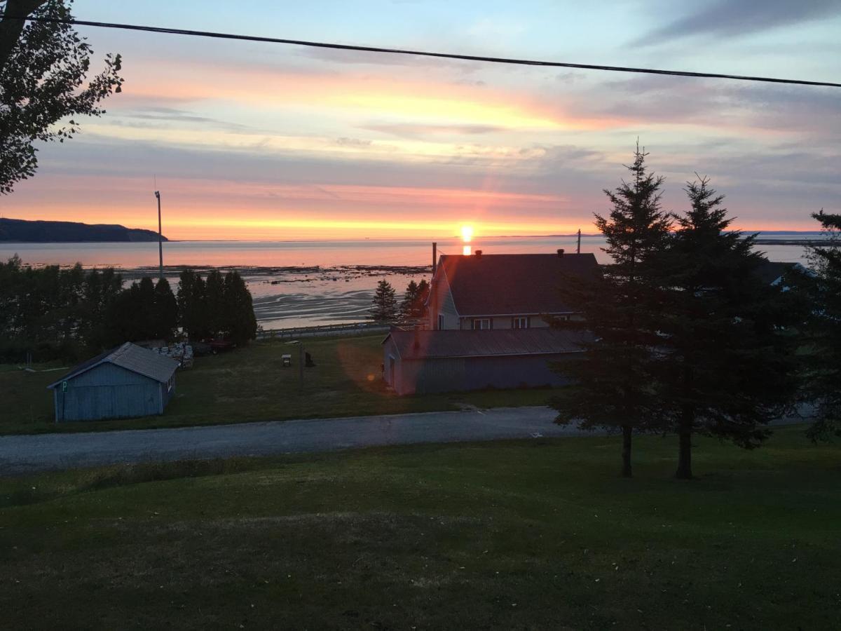 Les Chalets De La Colline Inc Baie-Sainte-Catherine Bagian luar foto