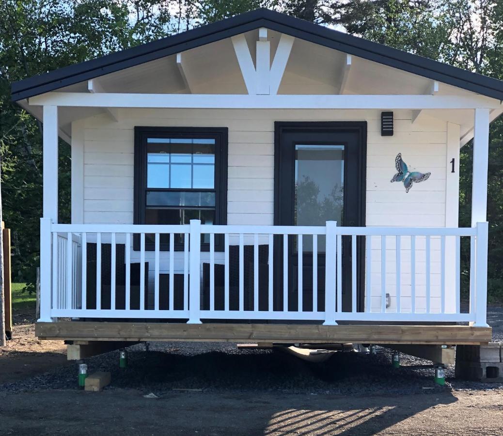 Les Chalets De La Colline Inc Baie-Sainte-Catherine Bagian luar foto