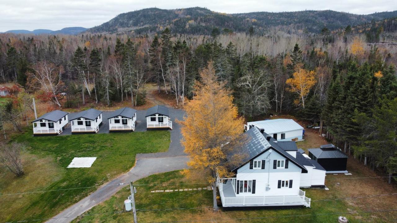 Les Chalets De La Colline Inc Baie-Sainte-Catherine Bagian luar foto
