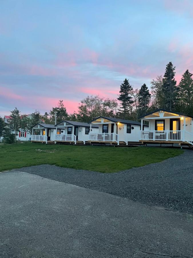 Les Chalets De La Colline Inc Baie-Sainte-Catherine Bagian luar foto