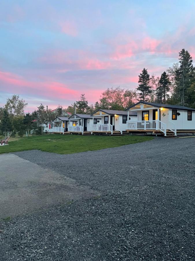 Les Chalets De La Colline Inc Baie-Sainte-Catherine Bagian luar foto