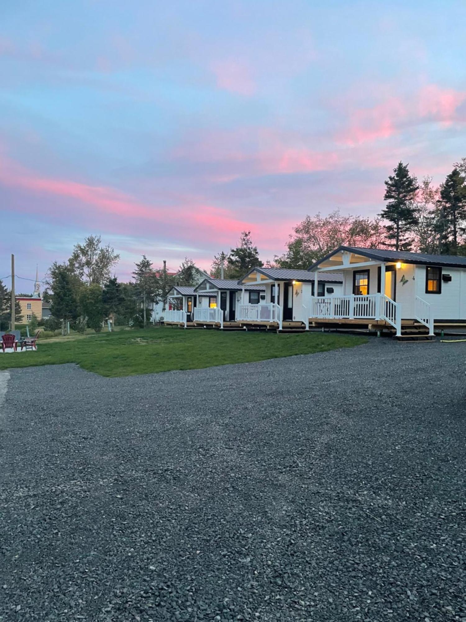 Les Chalets De La Colline Inc Baie-Sainte-Catherine Bagian luar foto